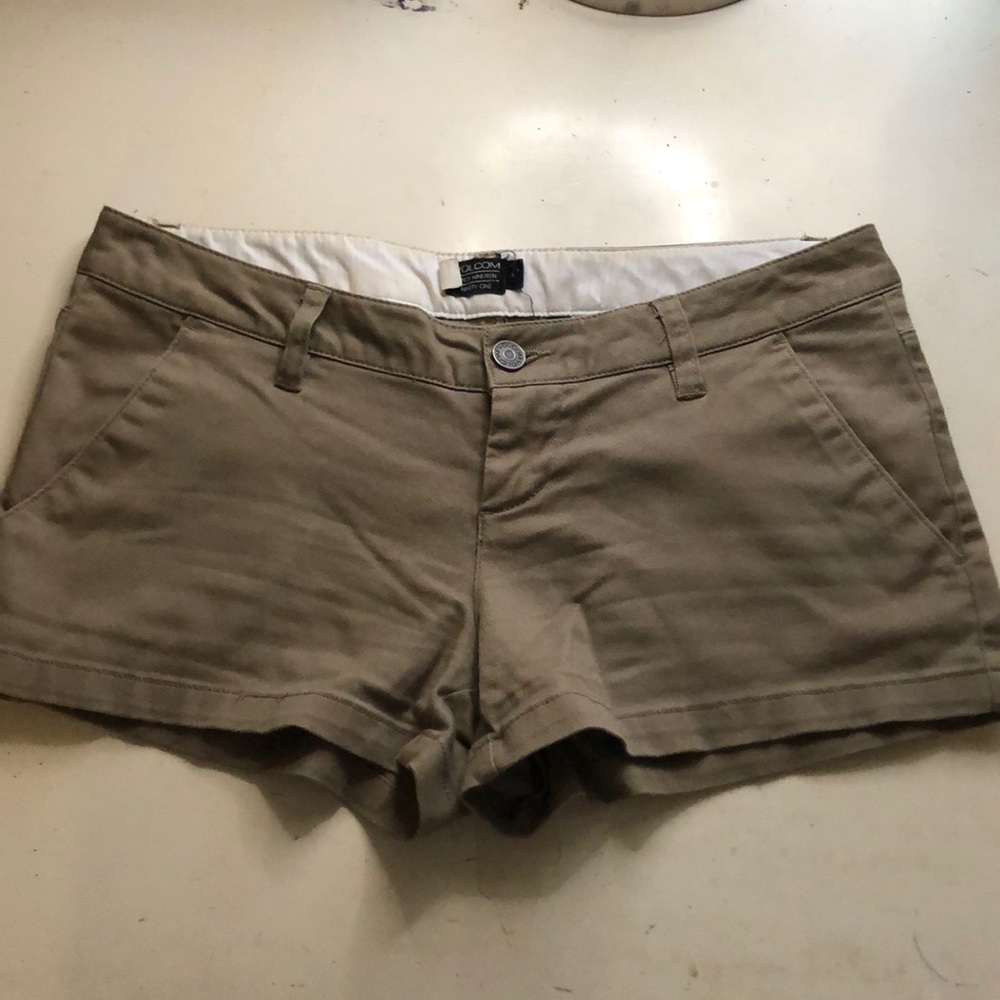 Volcom kahki shorts
